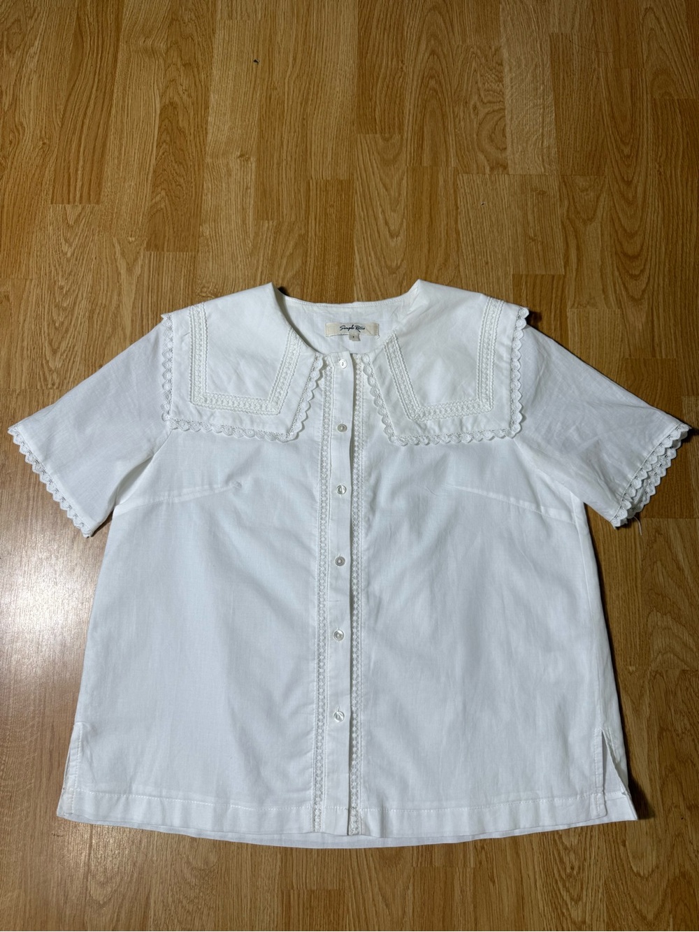 Simple Retro Women's White Button-Front Blouse with Decorative Collar - Size S